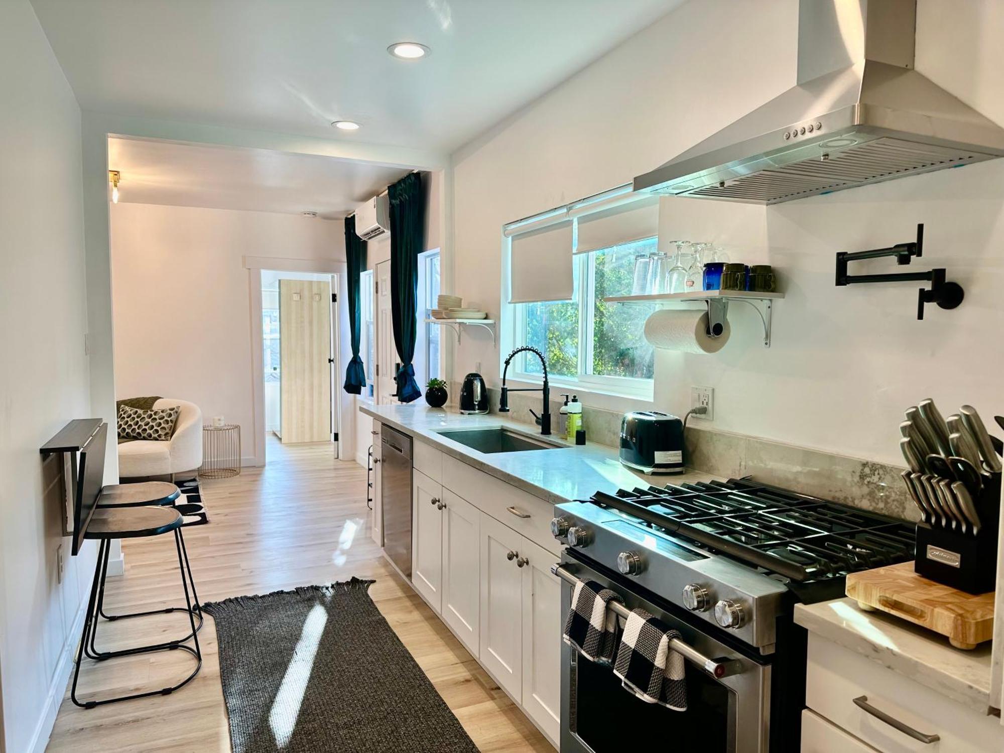 Modern, Remodeled Echo Park House-Walk To Sunset Blvd, Dodgers Stadium, Shops, Bars, Restaurants, Lake, Concerts ロサンゼルス エクステリア 写真