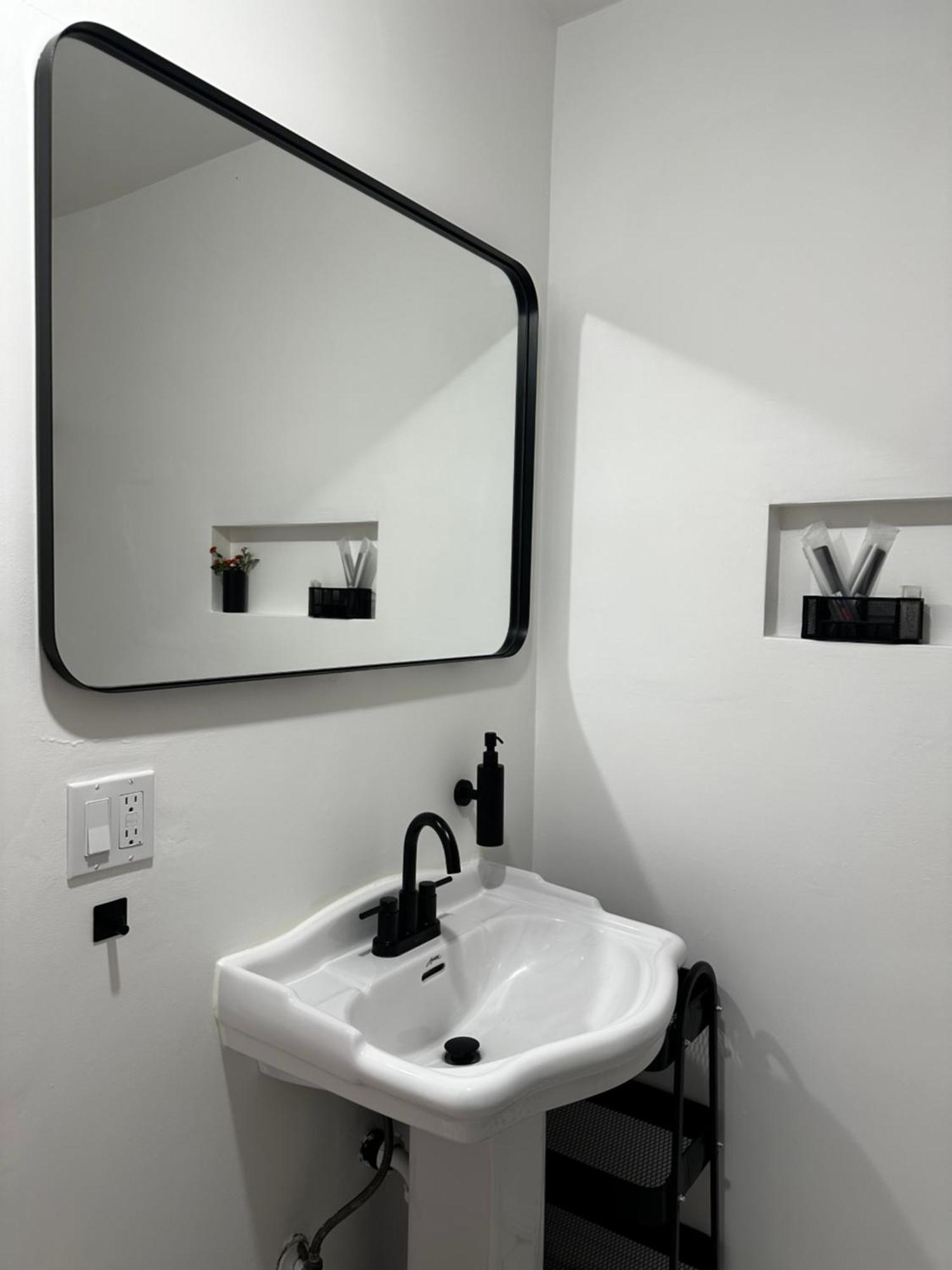 Modern, Remodeled Echo Park House-Walk To Sunset Blvd, Dodgers Stadium, Shops, Bars, Restaurants, Lake, Concerts ロサンゼルス エクステリア 写真
